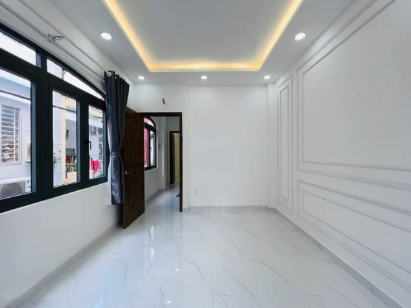 Bán gấp nhà 2 tầng tại Đường Hoàng Diệu, Phường 12, Quận 4, Hồ Chí Minh